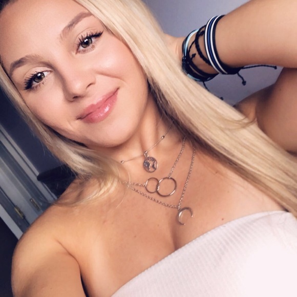 Profile Picture of Alyssa Alioto (@alyssaalioto) on Poshmark