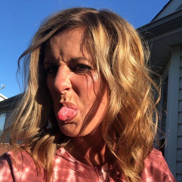 Profile Picture of Emily Fuszner (@rbf7399) on Poshmark