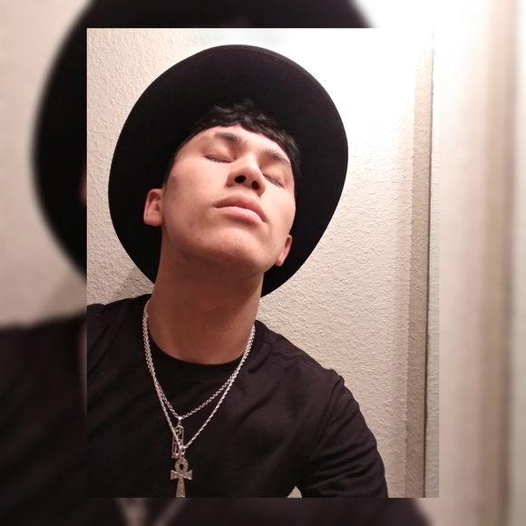 Profile Picture of Daniel Montalvo (@danielmontal971) on Poshmark