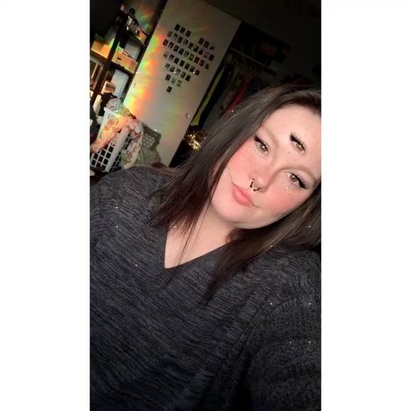 Profile Picture of Jennifer Underwood (@junderw) on Poshmark