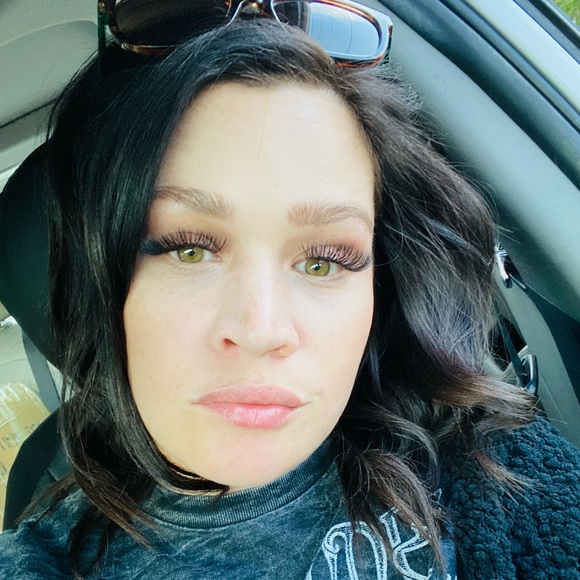 Profile Picture of Ashley Delph (@ashleydelph51) on Poshmark