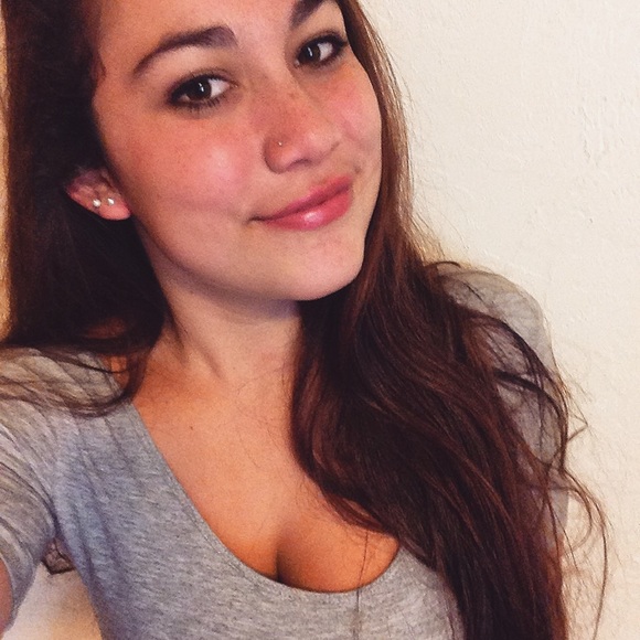 Profile Picture of Cheryl Kapahu (@cherrryl) on Poshmark