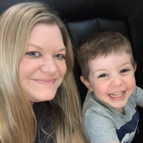 Profile Picture of Tara Sitton (@newtonta0903) on Poshmark