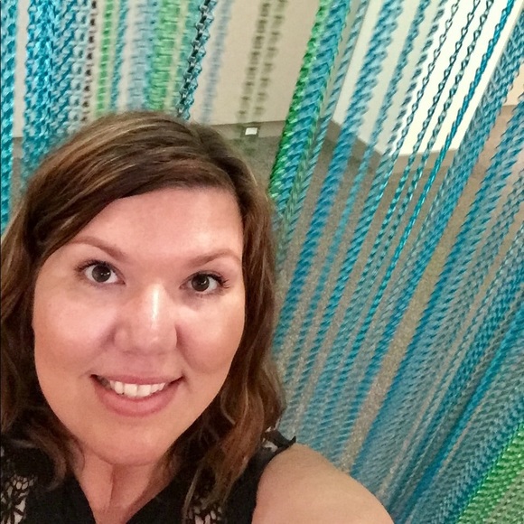 Profile Picture of Clarissa Hoover (@cjhoover918) on Poshmark