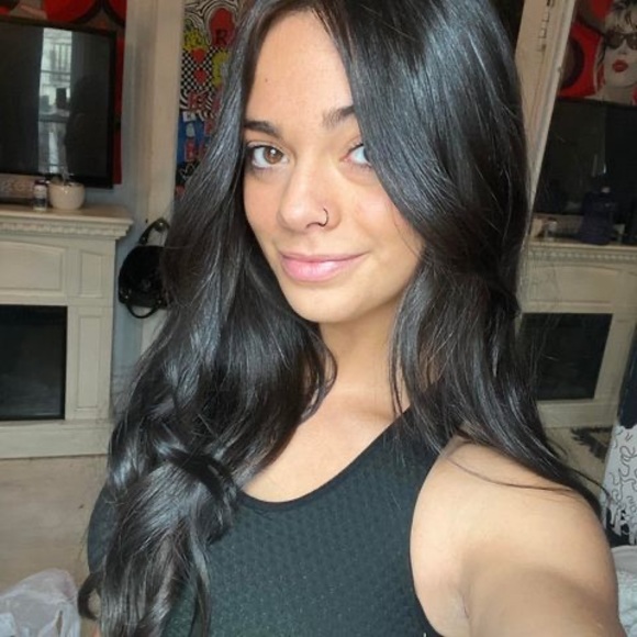 Profile Picture of Lottie Frazzitta (@hottylottie5) on Poshmark