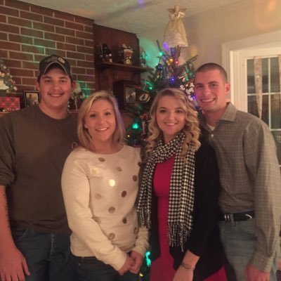 Profile Picture of Shelby Plummer (@plummer_shelby) on Twitter