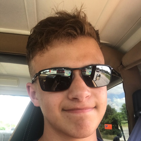 Profile Picture of Joshua Besteman (@joshua_besteman) on Poshmark