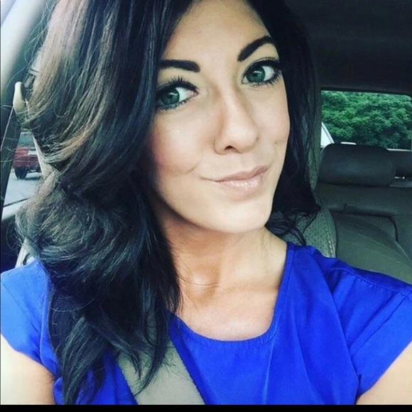 Profile Picture of Lauren Pearson (@pollla1) on Poshmark