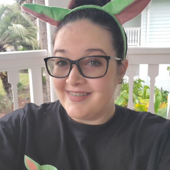 Profile Picture of Danielle Parsons (@dparsons27) on Poshmark