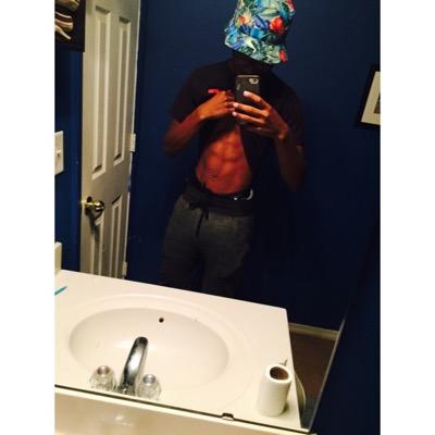 Profile Picture of Aaron Rhyne (@LilArtezz) on Twitter