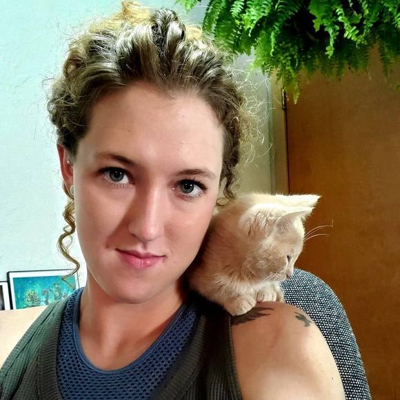 Profile Picture of Katie Schmitz (@chichi12321) on Poshmark