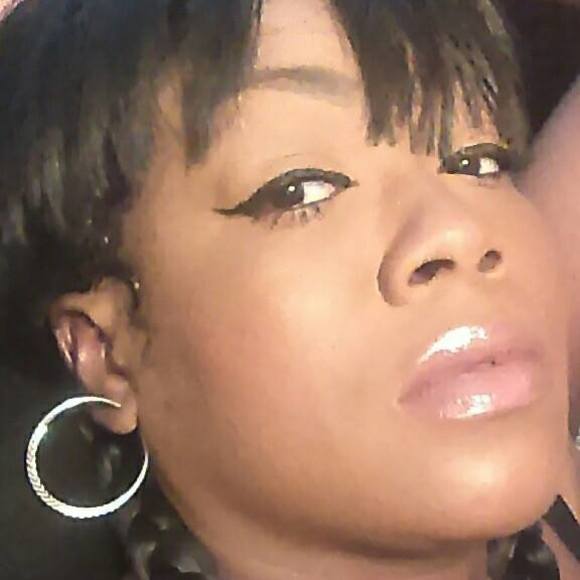 Profile Picture of Rochelle Williams (@ebonywonder69) on Poshmark