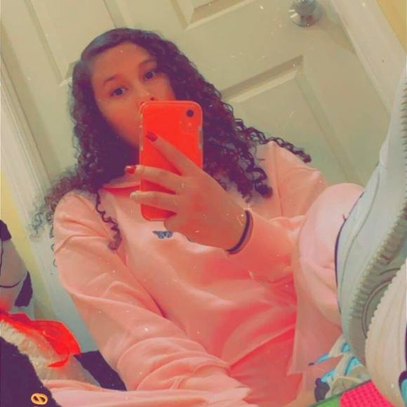 Edith Andino - Poshmark Profile Picture of Edith Andino (@andinoedith17) on Poshmark