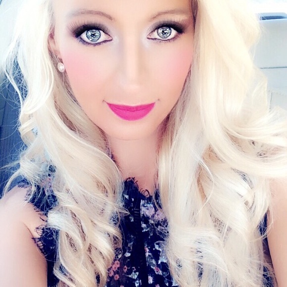 Profile Picture of Renee Lineback (@nsync40221) on Poshmark