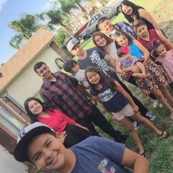 Profile Picture of Alex Bolaños (@alexbolanos) on Poshmark