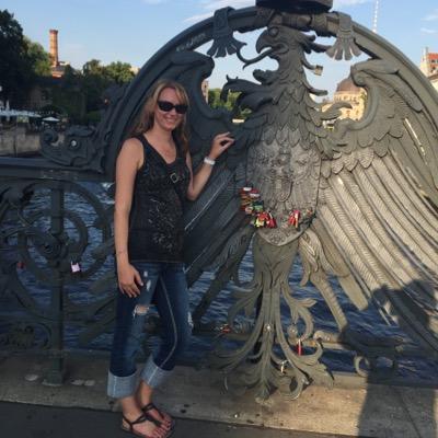 Profile Picture of Lisa Labinowicz (@Miss_L_Class) on Twitter