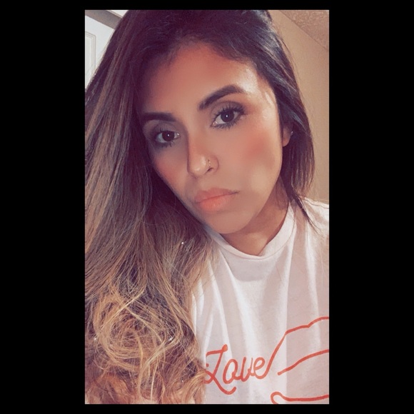 Profile Picture of Annie Torralba (@annietorralba) on Poshmark