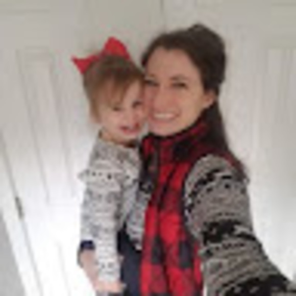 Profile Picture of Tonya Barringer (@tftuttle) on Poshmark