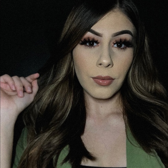 Profile Picture of Katie Zueger (@katiezueger5) on Poshmark