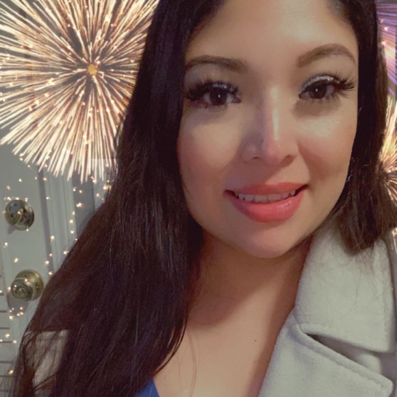 Profile Photo of Jeanette Esparza ponce (@jeanetteespa187) on Poshmark