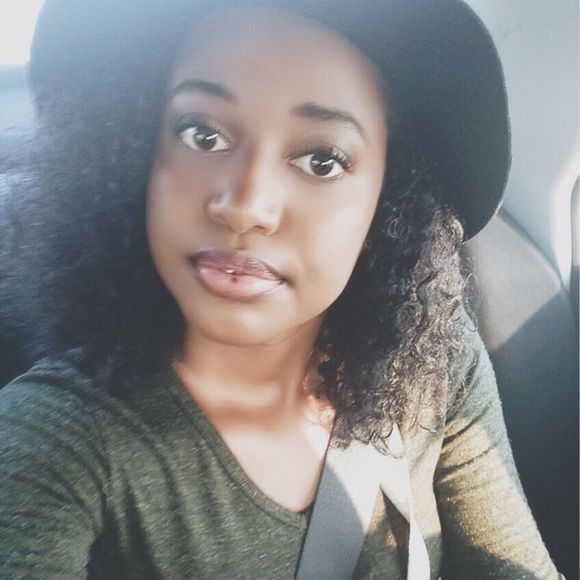 Profile Picture of Ivetta Jean louis (@ivettaj) on Poshmark