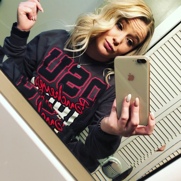 Profile Picture of Desiree Gonterman (@rasberryd) on Poshmark