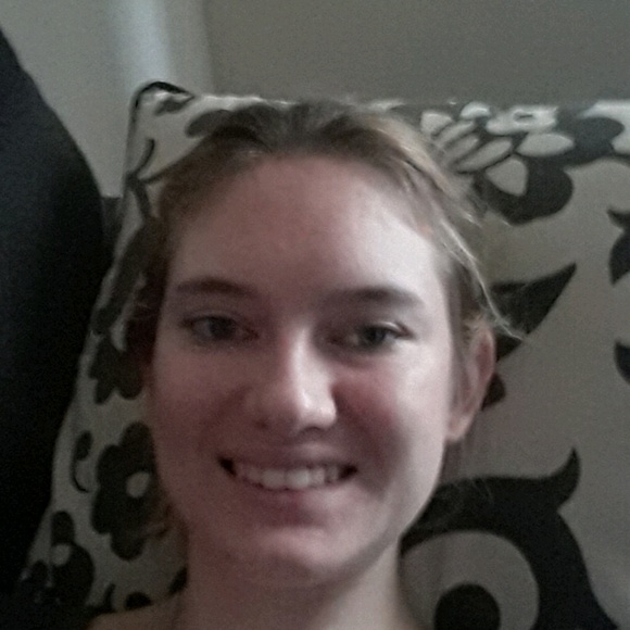 Profile Picture of Elizabeth Kopperman (@lizzyk18) on Poshmark