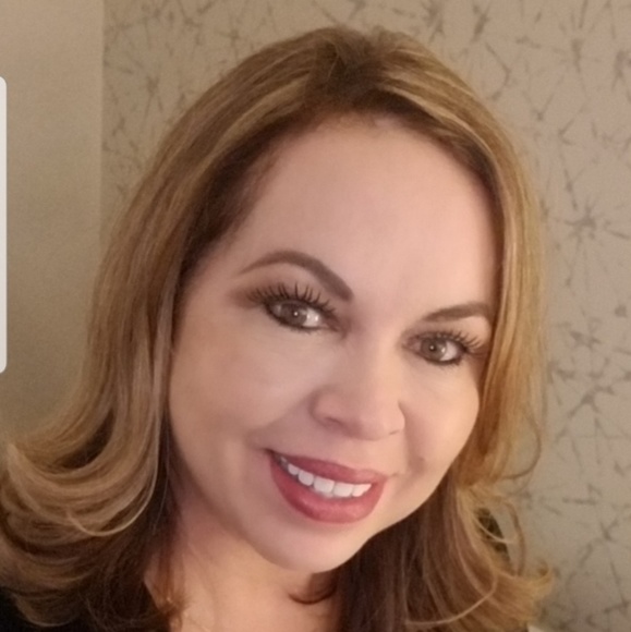Profile Picture of Rosa Rascon (@rosarascon) on Poshmark