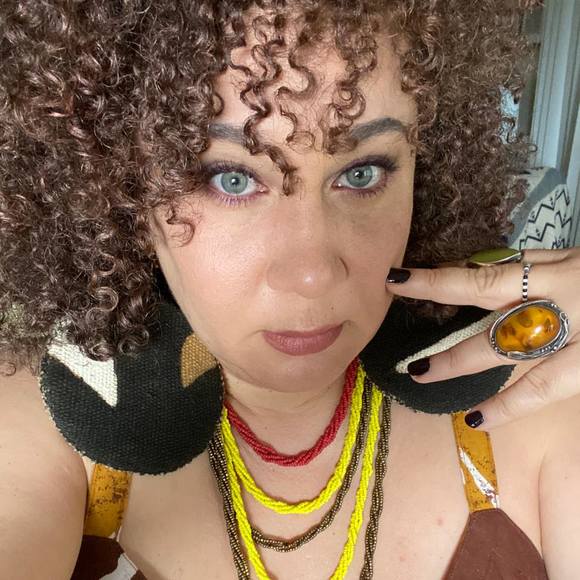 Profile Picture of Amber Allen (@clearly1clarity) on Poshmark