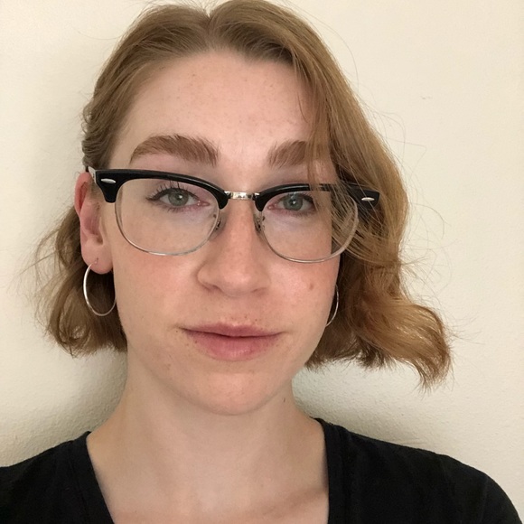 Profile Picture of Leah Emery (@esthermyla) on Poshmark