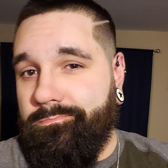 Profile Picture of Jonathan Seward (@sewardjonathan) on Poshmark