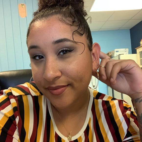 Profile Picture of Aisha Gonzalez (@aisha0630) on Poshmark