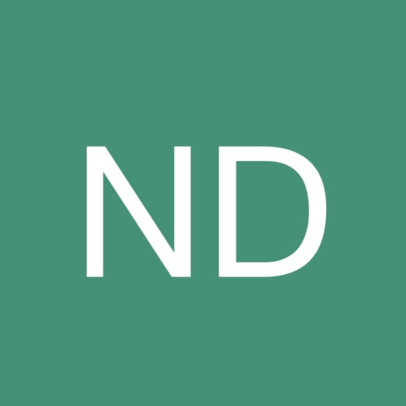 Profile Picture of Norah Debiec (@norahdebiec) on Poshmark