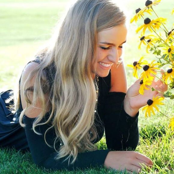 Profile Picture of Abby Cavaiani (@abbycavi) on Poshmark