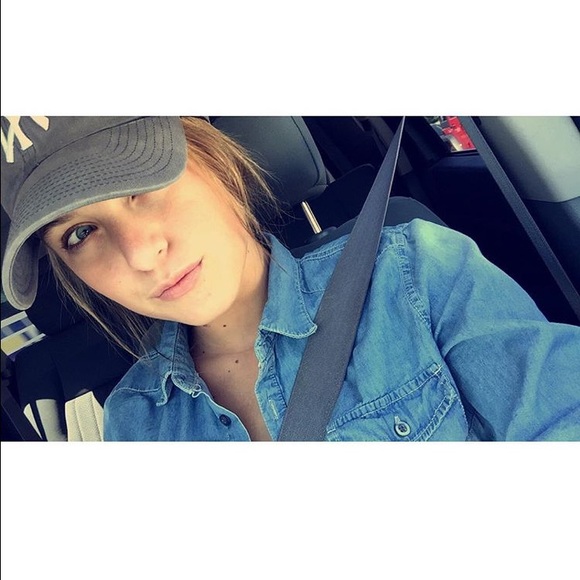 Profile Picture of Karissa Rutigliano (@karissarutigs) on Poshmark