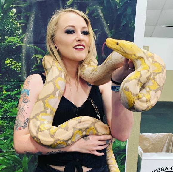 Profile Picture of Alex Zabala (@zabalababy) on Poshmark