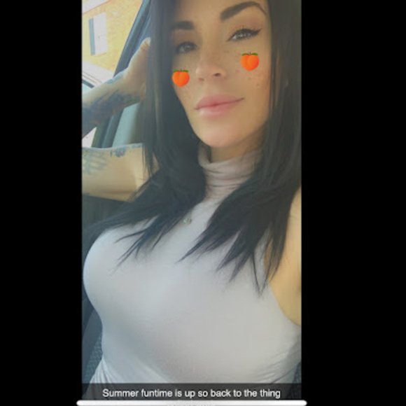 Profile Picture of Banta Court (@amber3heller) on Poshmark