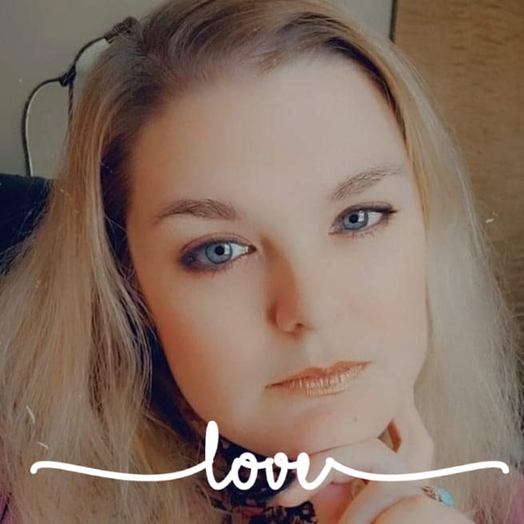 Profile Picture of Brittany Blurton (@miss_blurton) on Poshmark