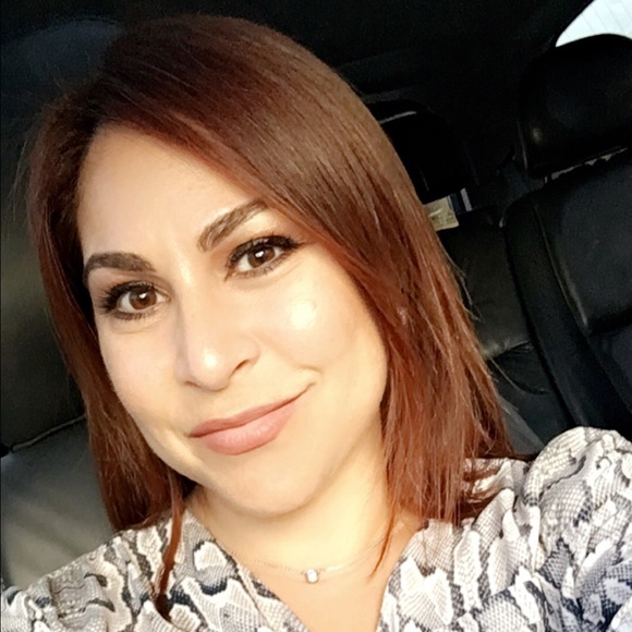 Profile Photo of Silvana Gomez (@sil0826) on Poshmark