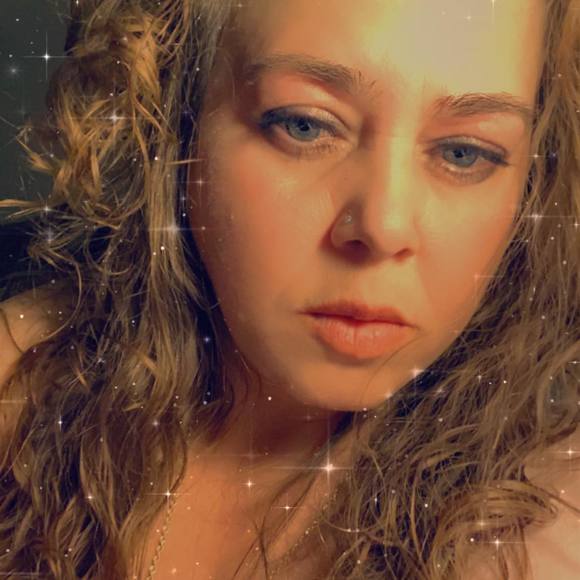 Profile Picture of Renee Adkins (@reneea846) on Poshmark