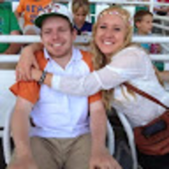 Profile Picture of Andrea Bartels (@andreabartels) on Poshmark