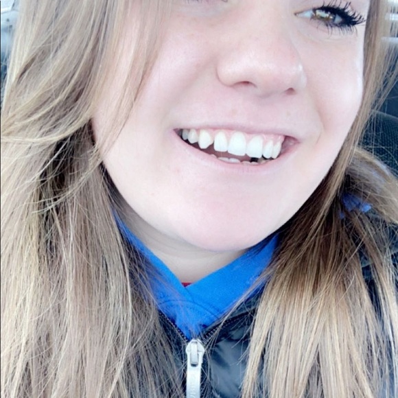 Profile Picture of Chelsi Bailey (@chelsibailey99) on Poshmark