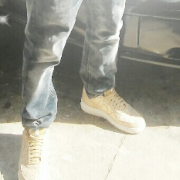 Profile Picture of Garry Alcera (@loyalgzoe) on Poshmark