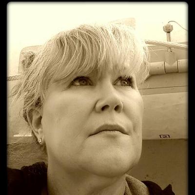 Profile Picture of Barbara Lund (@straybat0411) on Twitter