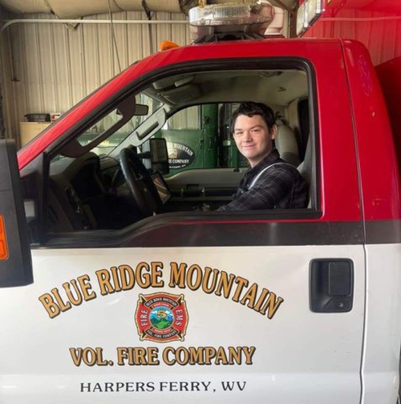 Profile Picture of Jason Cogle (@jasondelcogle) on Poshmark