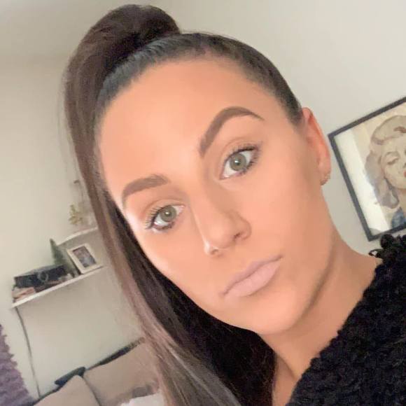 Profile Picture of Olivia Loutsis (@olivialoutsis) on Poshmark