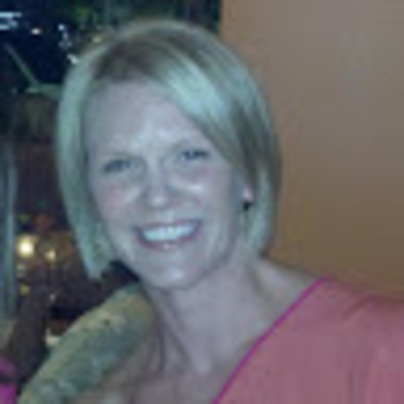 Profile Picture of Jennifer Skovran (@jennskovran) on Poshmark