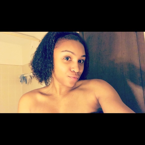 Profile Picture of Shinyaundra Lytle (@amtsdl16) on Poshmark