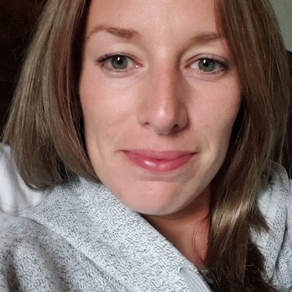 Profile Picture of Emily Connin (@ward3193) on Poshmark