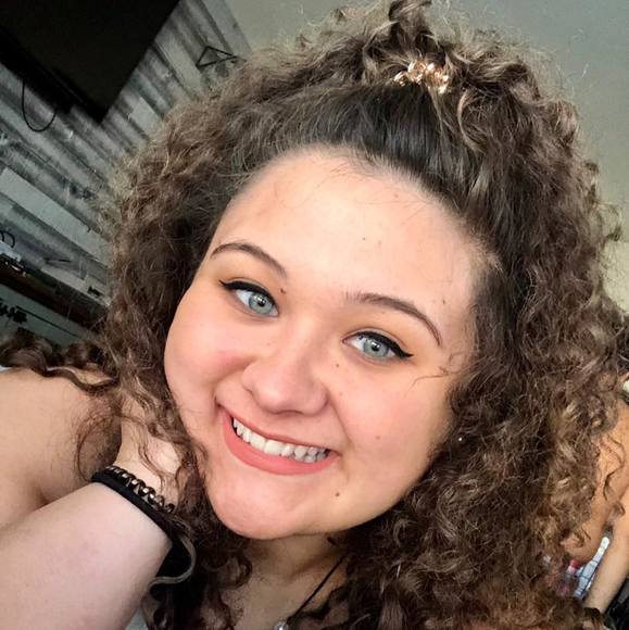 Profile Picture of Alyssa Tavener (@alyssatavener) on Poshmark